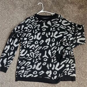 Black and Gray Patterned Women's Sweater